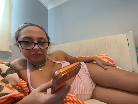 petitelucyXoxx online show from 7, 5, 2026