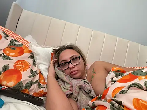 petitelucyXoxx online show from 9, 5, 2026