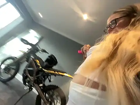 petitelucyXoxx online show from 19, 6, 2026