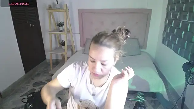 Dulce  Lovee online show from 22, 11, 2025