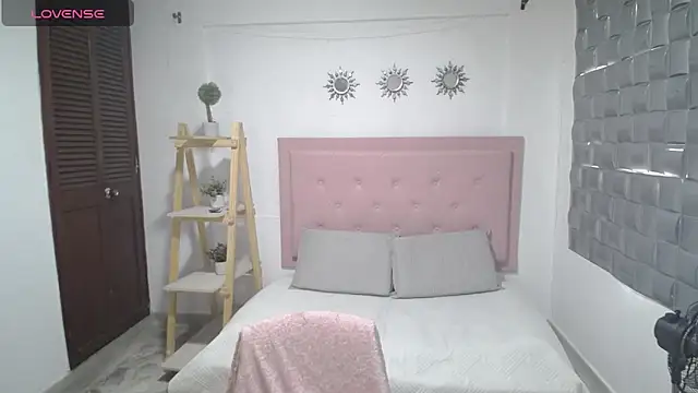 Dulce  Lovee online show from 24, 11, 2025