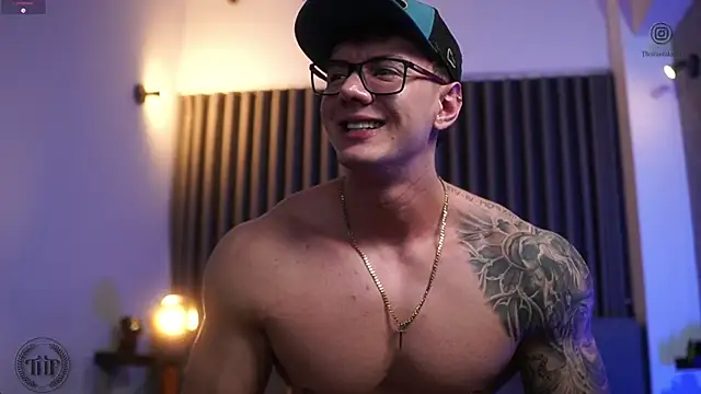 Snapshot of Thomas_Falcon chatting on 18, 10, 2025 Thomas Falcon online show from 18, 10, 2025