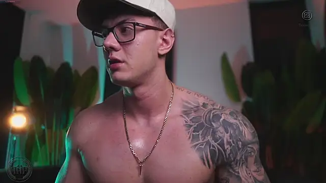 Snapshot of Thomas_Falcon chatting on 13, 11, 2025 Thomas Falcon online show from 13, 11, 2025