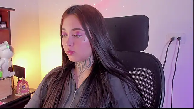 Snapshot of SofiaBermudez chatting on 18, 10, 2025 SofiaBermudez online show from 18, 10, 2025