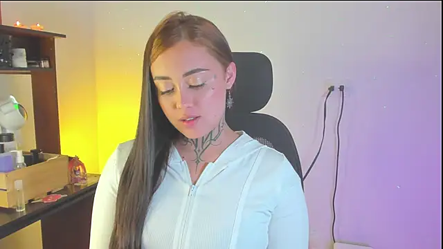 Snapshot of SofiaBermudez chatting on 5, 11, 2025 SofiaBermudez online show from 5, 11, 2025