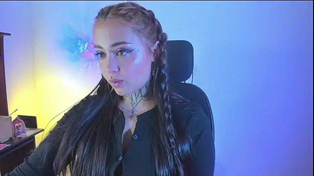 Snapshot of SofiaBermudez chatting on 6, 11, 2025 SofiaBermudez online show from 6, 11, 2025