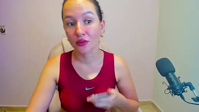 Snapshot of butterflyfree1 chatting on 4, 10, 2025 butterflyfree1 online show from 4, 10, 2025