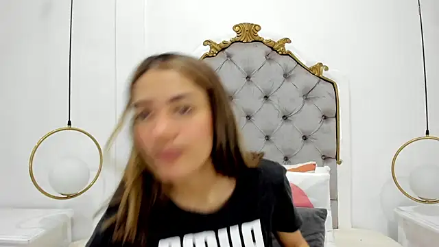 Skylerwhite02 online show from 18, 6, 2026