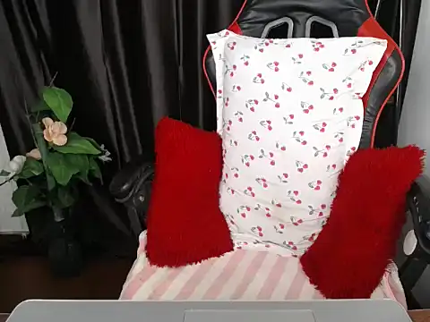 Snapshot of LOVE_BEAUTYY chatting on 9, 10, 2025 LOVE BEAUTYY online show from 9, 10, 2025