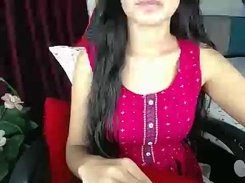 Snapshot of LOVE_BEAUTYY chatting on 19, 10, 2025 LOVE BEAUTYY online show from 19, 10, 2025