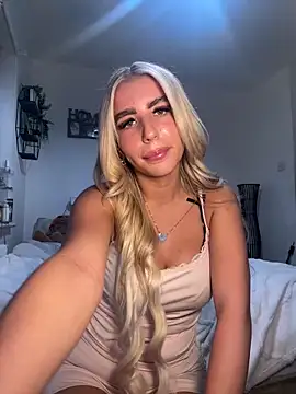 Snapshot of BlondeBetty chatting on 10, 9, 2025 BlondeBetty online show from 10, 9, 2025