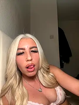 BlondeBetty online show from 3, 12, 2025