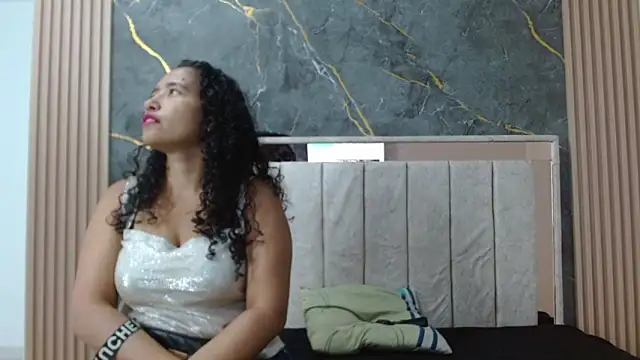 Snapshot of mari_angeles_hard chatting on 15, 9, 2025 mari angeles hard online show from 15, 9, 2025
