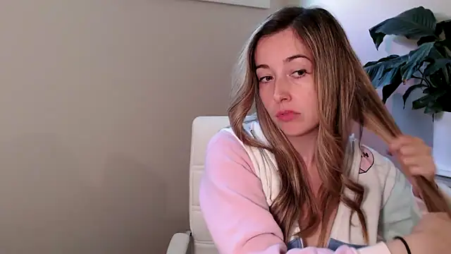 Snapshot of SuggestiveBehavior chatting on 23, 9, 2025 SuggestiveBehavior online show from 23, 9, 2025