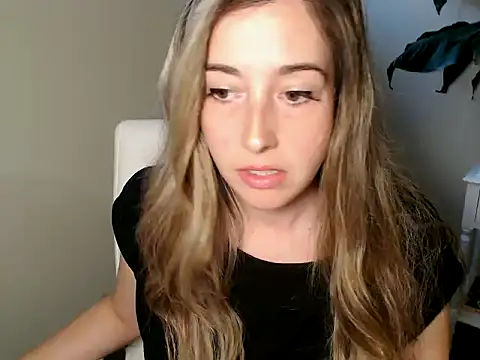 Snapshot of SuggestiveBehavior chatting on 25, 9, 2025 SuggestiveBehavior online show from 25, 9, 2025