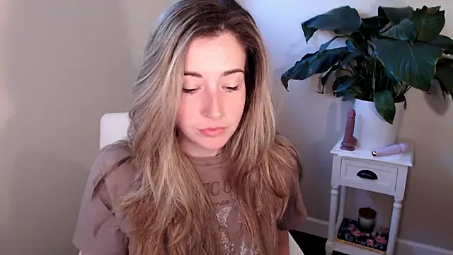 Snapshot of SuggestiveBehavior chatting on 6, 10, 2025 SuggestiveBehavior online show from 6, 10, 2025