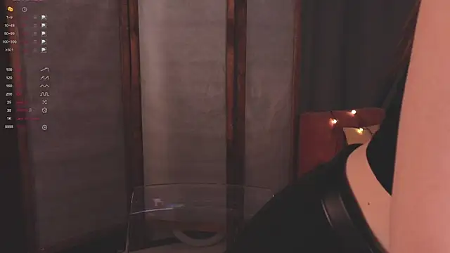 Snapshot of glowwww_ chatting on 29, 9, 2025 glowwww  online show from 29, 9, 2025