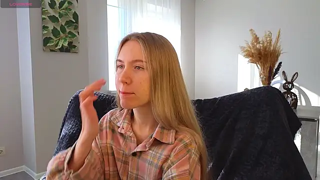 Snapshot of Succubelle chatting on 4, 10, 2025 Succubelle online show from 4, 10, 2025