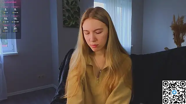 Snapshot of Succubelle chatting on 8, 10, 2025 Succubelle online show from 8, 10, 2025