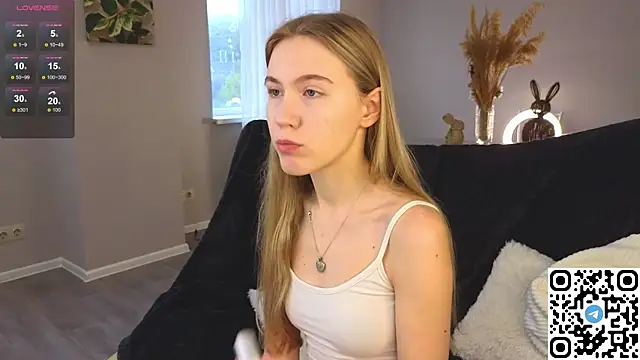 Snapshot of Succubelle chatting on 9, 10, 2025 Succubelle online show from 9, 10, 2025