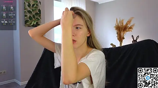 Snapshot of Succubelle chatting on 11, 10, 2025 Succubelle online show from 11, 10, 2025