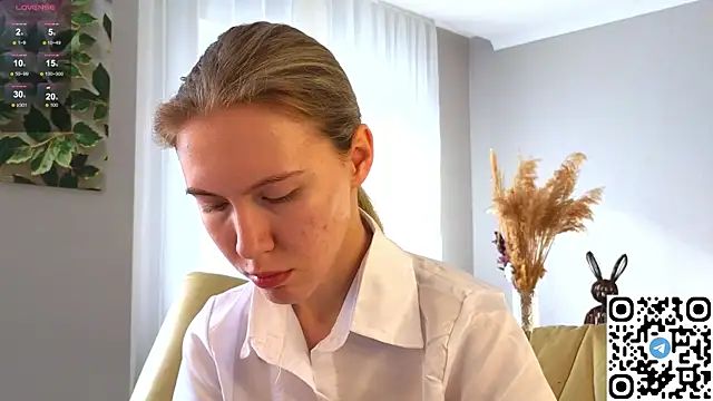 Snapshot of Succubelle chatting on 17, 10, 2025 Succubelle online show from 17, 10, 2025