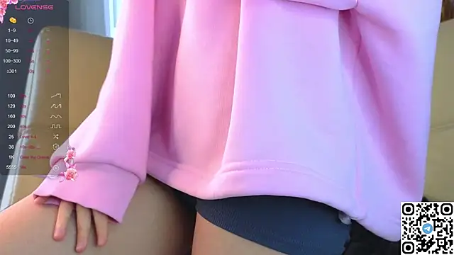 Snapshot of Succubelle chatting on 27, 10, 2025 Succubelle online show from 27, 10, 2025