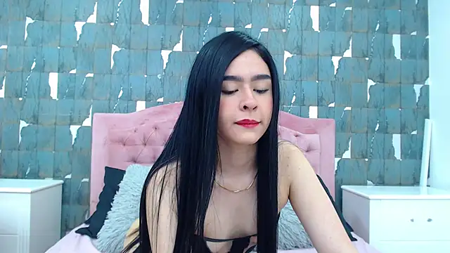 Snapshot of PaolaSanz chatting on 8, 11, 2025 PaolaSanz online show from 8, 11, 2025