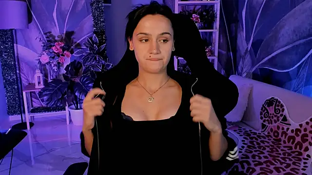 Snapshot of MonicaFarmer chatting on 19, 9, 2025 MonicaFarmer online show from 19, 9, 2025