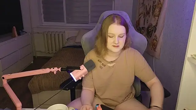 Snapshot of OliviaBlade chatting on 19, 10, 2025 OliviaBlade online show from 19, 10, 2025