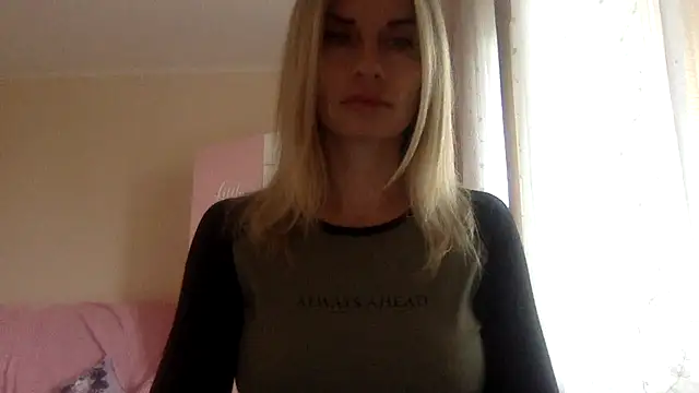 Snapshot of KarelliaStar chatting on 19, 9, 2025 KarelliaStar online show from 19, 9, 2025