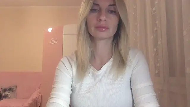 Snapshot of KarelliaStar chatting on 12, 10, 2025 KarelliaStar online show from 12, 10, 2025