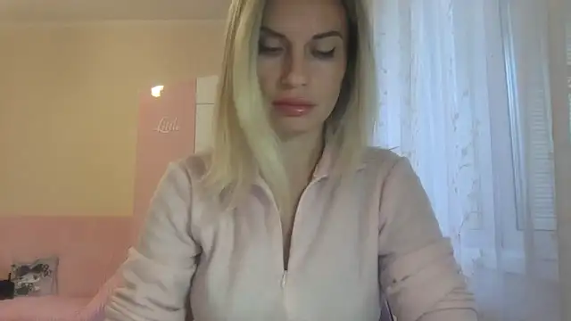 Snapshot of KarelliaStar chatting on 13, 10, 2025 KarelliaStar online show from 13, 10, 2025