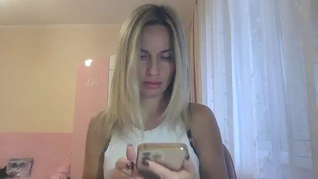 Snapshot of KarelliaStar chatting on 14, 10, 2025 KarelliaStar online show from 14, 10, 2025