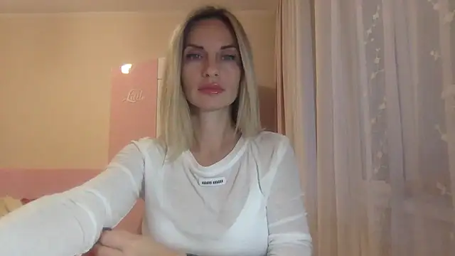 Snapshot of KarelliaStar chatting on 24, 10, 2025 KarelliaStar online show from 24, 10, 2025