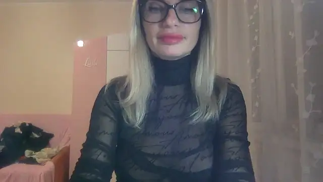 Snapshot of KarelliaStar chatting on 25, 10, 2025 KarelliaStar online show from 25, 10, 2025