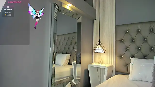 LunaBloomn online show from 11, 11, 2025