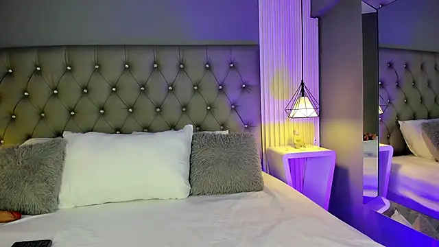 LunaBloomn online show from 5, 12, 2025