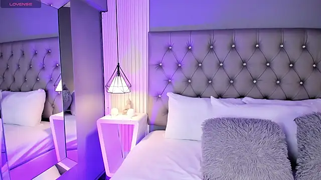 LunaBloomn online show from 13, 2, 2026