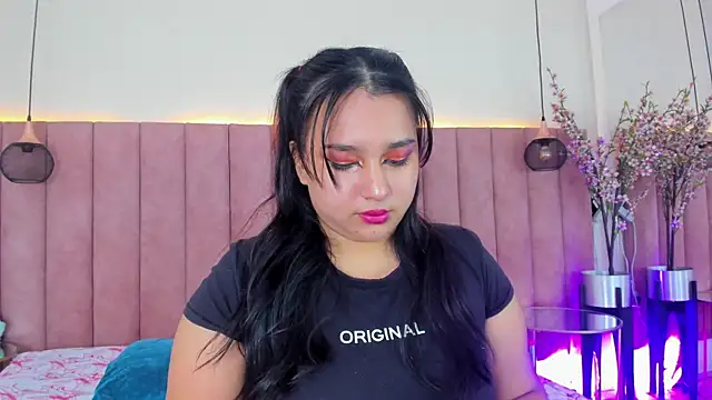 Snapshot of IvannaaVega chatting on 12, 10, 2025 IvannaaVega online show from 12, 10, 2025