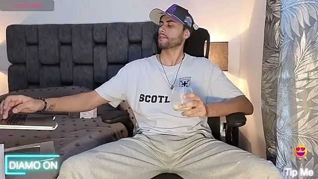 Snapshot of Thomas_redcol chatting on 1, 10, 2025 Thomas redcol online show from 1, 10, 2025