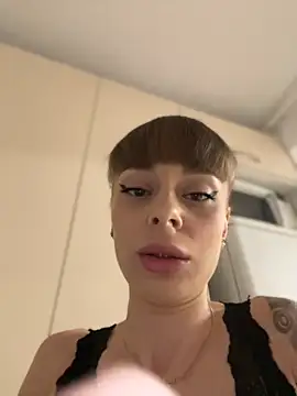 Snapshot of BabyBee_ chatting on 7, 10, 2025 BabyBee online show from 7, 10, 2025