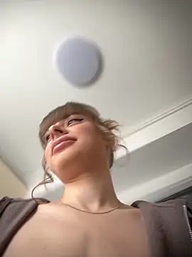 Snapshot of BabyBee_ chatting on 25, 10, 2025 BabyBee online show from 25, 10, 2025