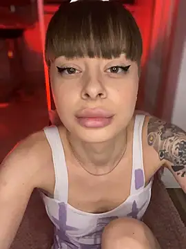 Snapshot of BabyBee_ chatting on 31, 10, 2025 BabyBee online show from 31, 10, 2025