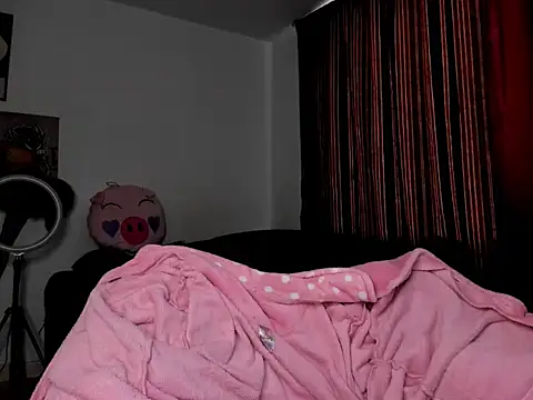 Snapshot of guynextdo0r chatting on 18, 9, 2025 guynextdo0r online show from 18, 9, 2025