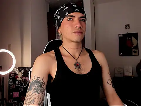 Snapshot of guynextdo0r chatting on 1, 10, 2025 guynextdo0r online show from 1, 10, 2025