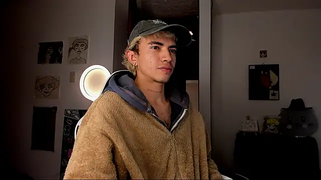 Snapshot of guynextdo0r chatting on 7, 10, 2025 guynextdo0r online show from 7, 10, 2025