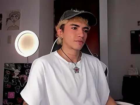 Snapshot of guynextdo0r chatting on 9, 10, 2025 guynextdo0r online show from 9, 10, 2025