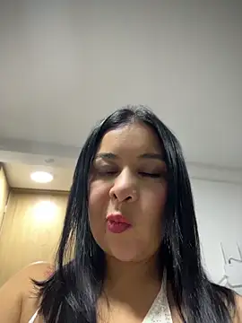 IrisDuvall online show from 12, 5, 2026