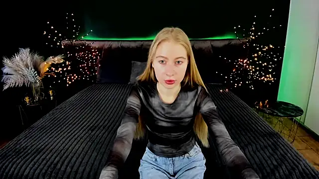 Alina Blonde online show from 14, 9, 2025